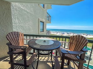 Outdoor dining - 20% off Sat-Sat thru July. Short stays thru June. 4BR 3BA OF condo. Ocean Drive. (North Myrtle Beach)