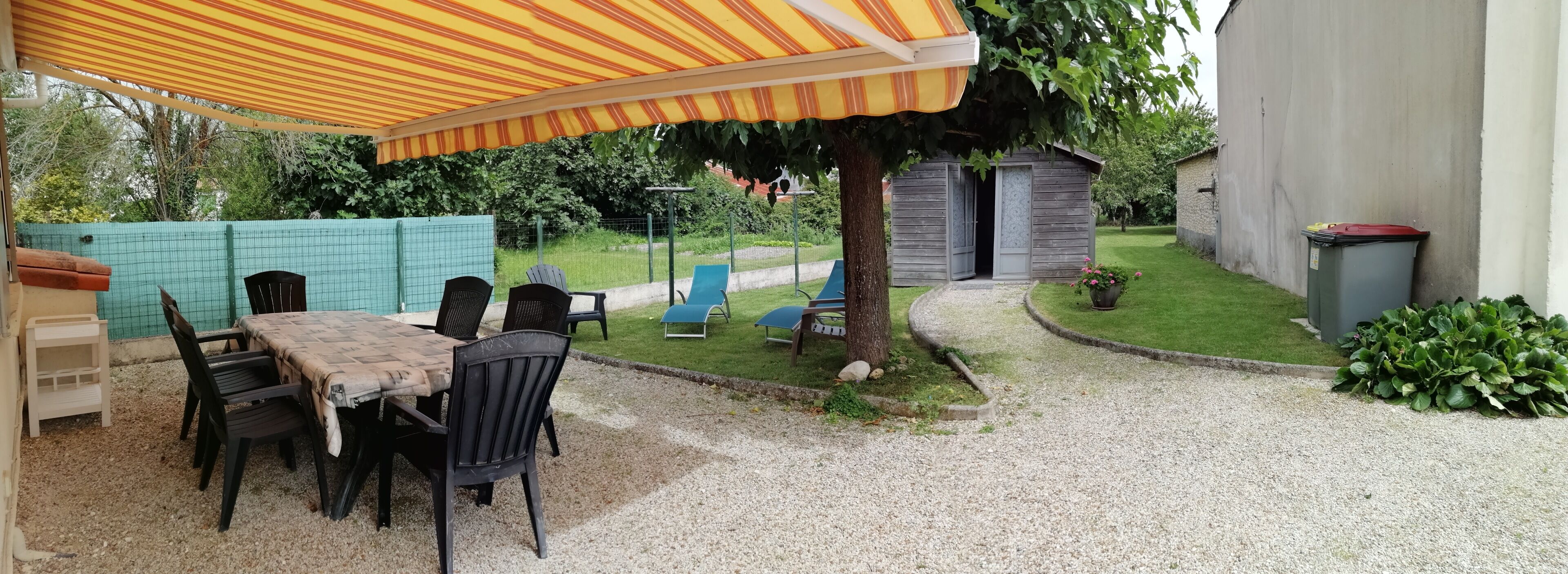 salon de jardin, les transts et les fauteuils détentes