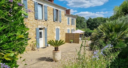 LOCATION D'UN GĂTE, AU CALME, DANS LE BOCAGE VENDEEN