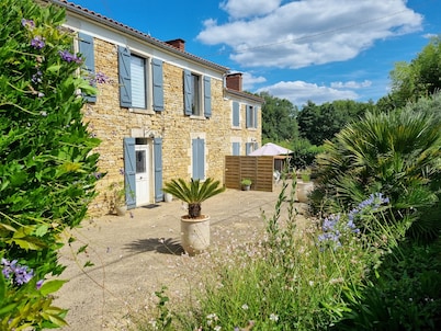 LOCATION OF A COTTAGE, QUIET, IN THE VENDEEN BOCAGE