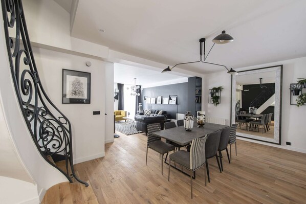 Interior - Garbo, 4BR/3BA, 8 people (Paris)