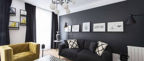 Een televisie, een dvd-speler en een stereo