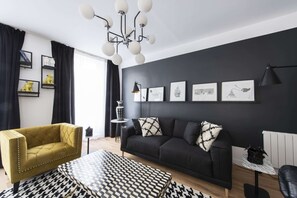 TV, DVD player, stereo - Garbo, 4BR/3BA, 8 people (Paris)