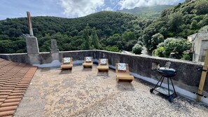 Outdoor dining - A charming house (pino)