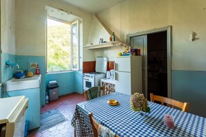 Fridge, oven, stovetop, dishwasher - A charming house (pino)