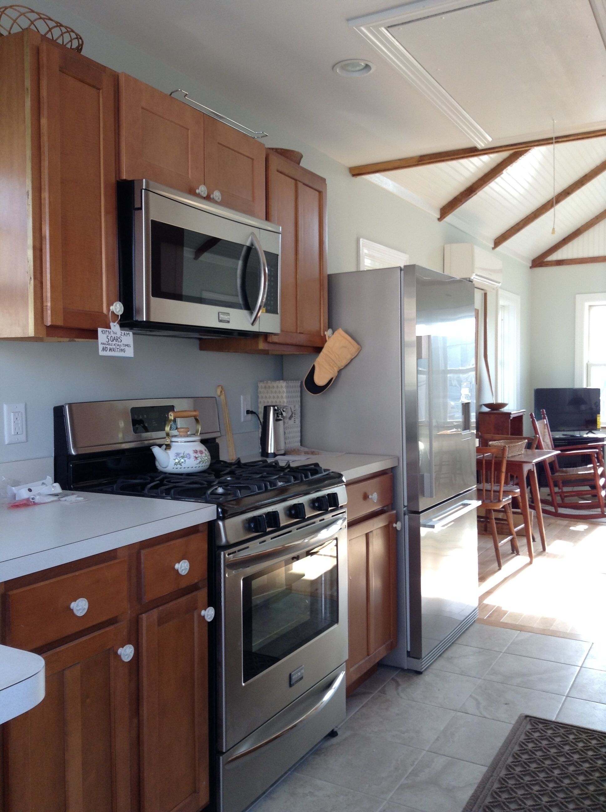 "Oarhouse" Cute Rental Apartment On Beach Front Property