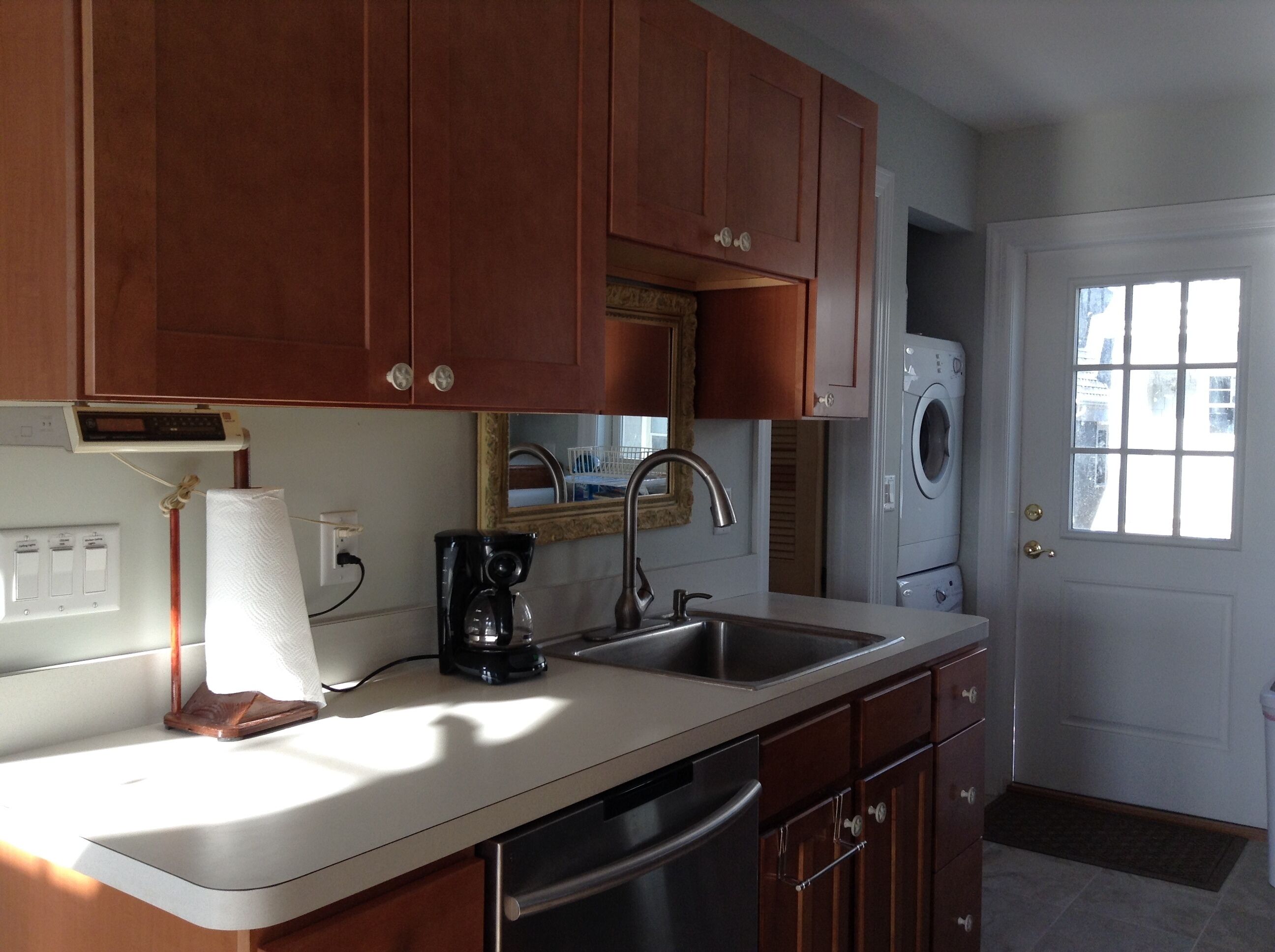 "Oarhouse" Cute Rental Apartment On Beach Front Property