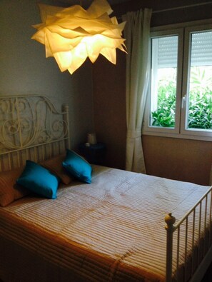 4 bedrooms, iron/ironing board, free WiFi, bed sheets