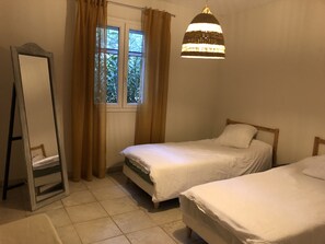 4 camere, ferro/asse da stiro, Wi-Fi gratuito, lenzuola