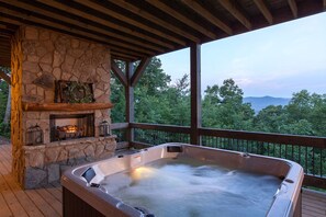 Outdoor spa tub