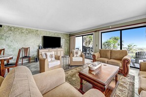 Smart TV, DVD player, books, video library - Sandcastles 3 Bedroom 2 Bath direct Oceanfront Luxury Retreat 211 ...Book now !  (Cocoa Beach)