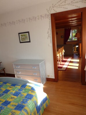 2 bedrooms, iron/ironing board