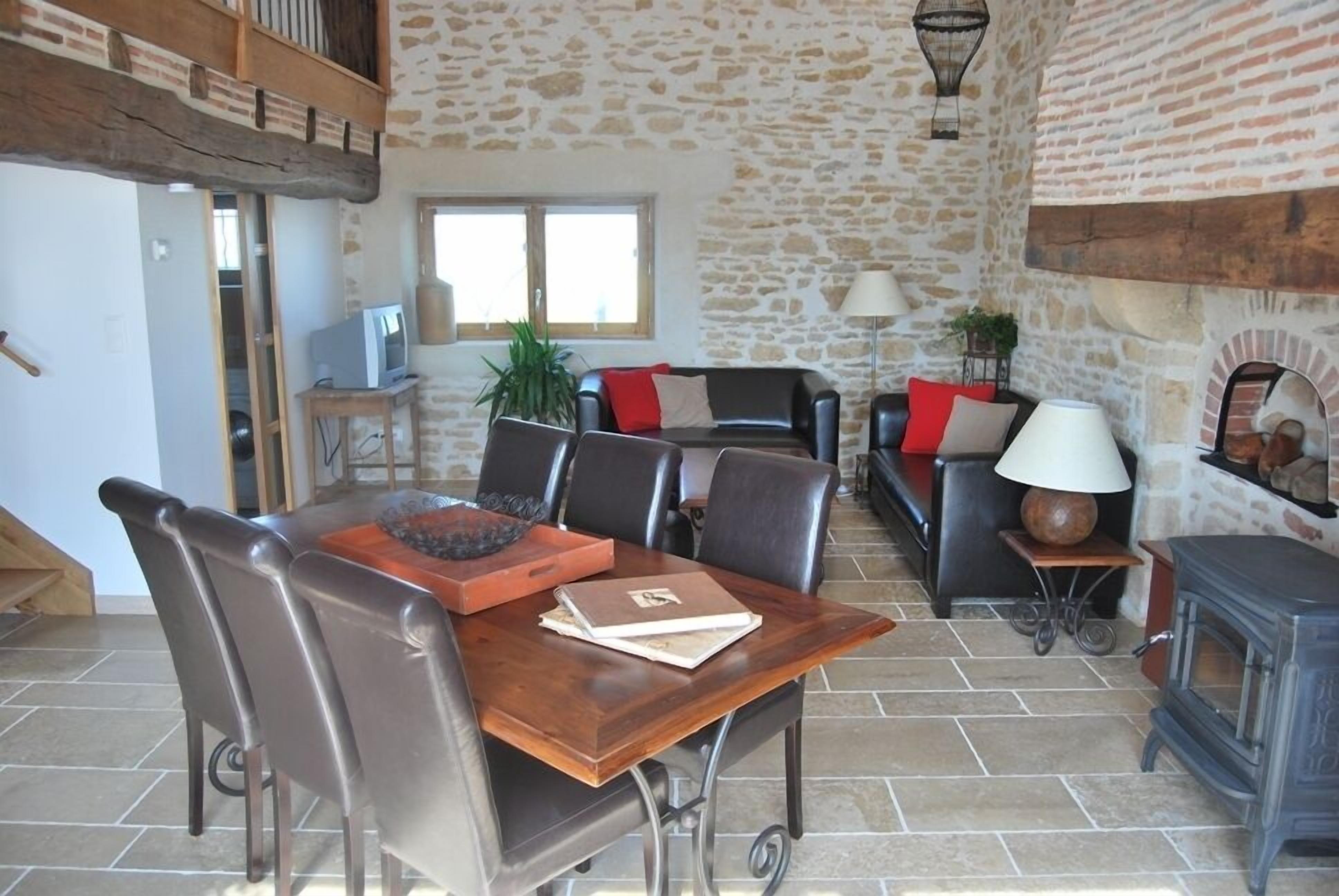 TV, DVD player, books, stereo