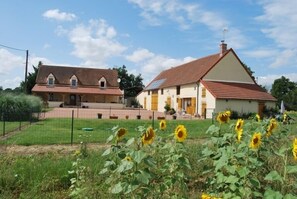 Property grounds - Cottage 5/7 people between Nièvre and Cher (halfway between Nevers and Bourges) (Saint-Hilaire-De-Gondilly)