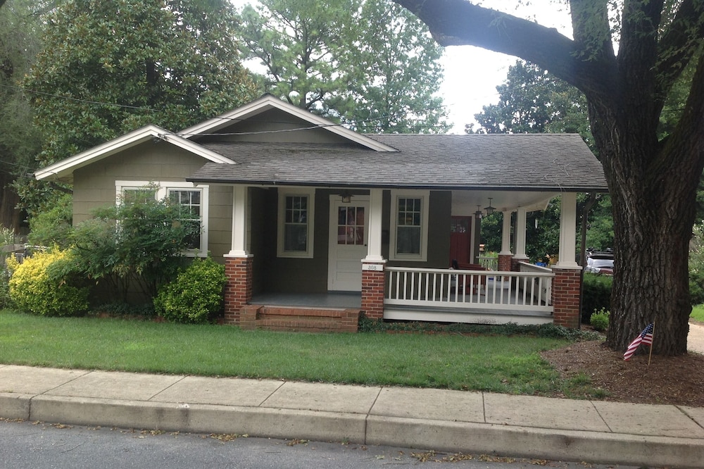 Craftsman Bungalow Apartment Near Naval Academy Stadium and Historic District