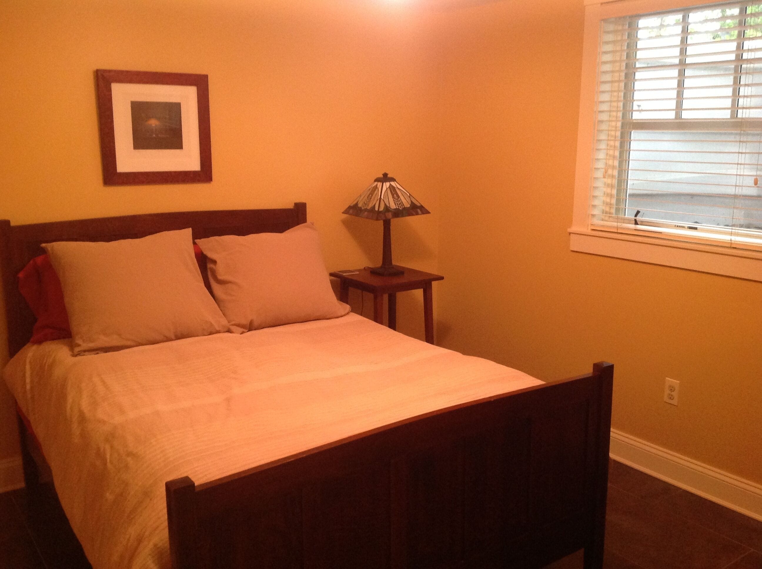 Craftsman Bungalow Apartment Near Naval Academy Stadium and Historic District