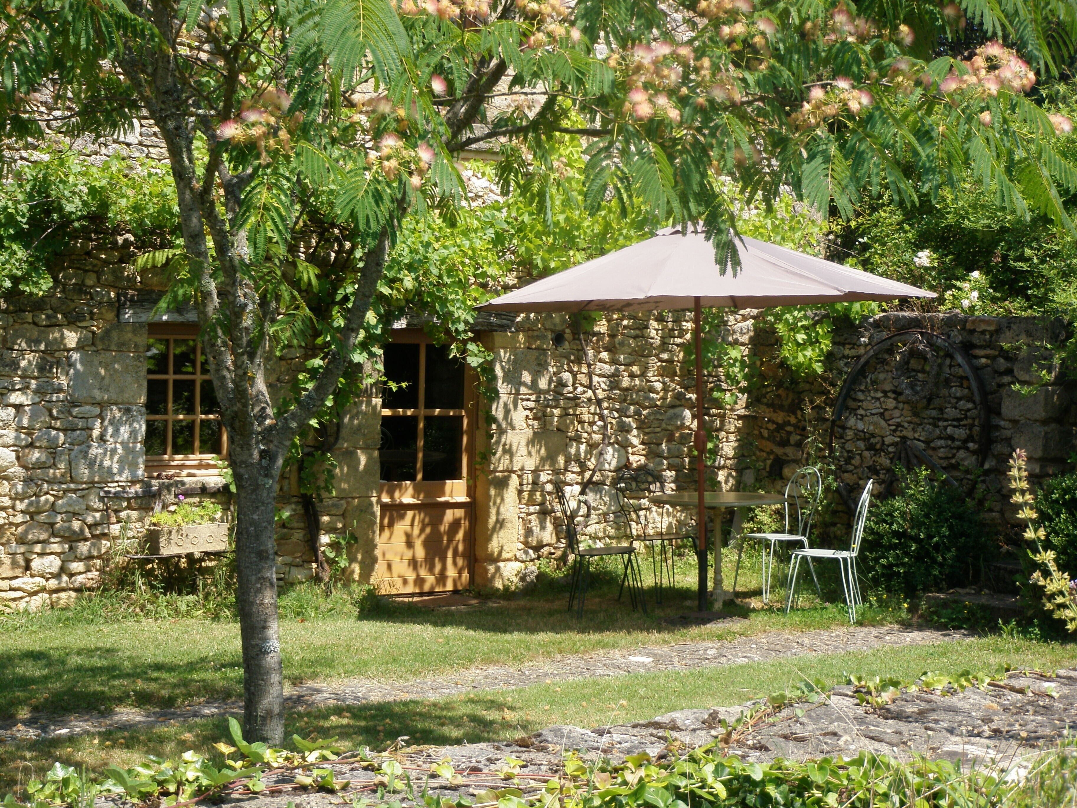 At the heart of the Périgord-Black-alone, small charming house