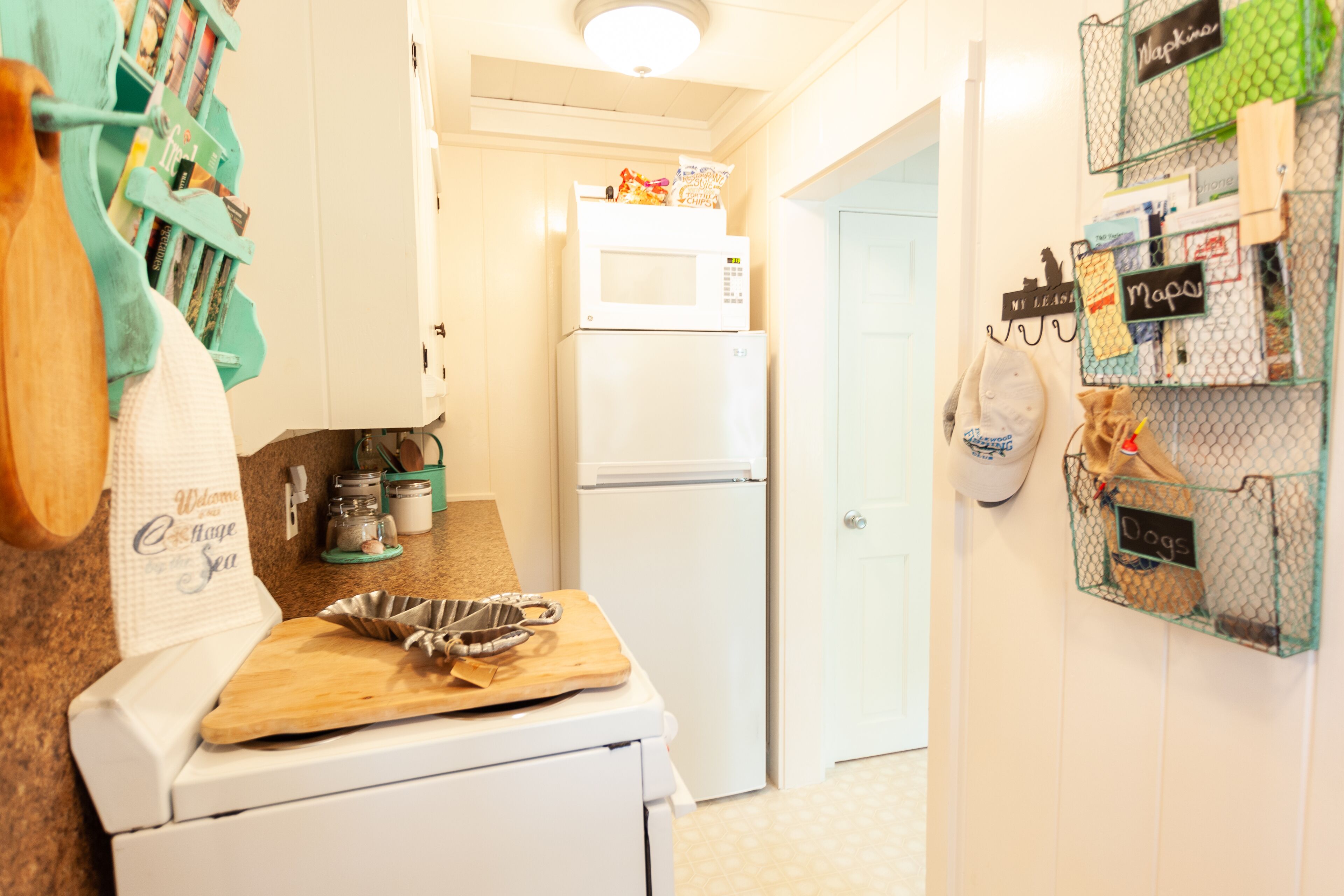 Amazing sunsets/Cozy cottage/Ocean view/Hidden Gem  (Non-Smoking community!)