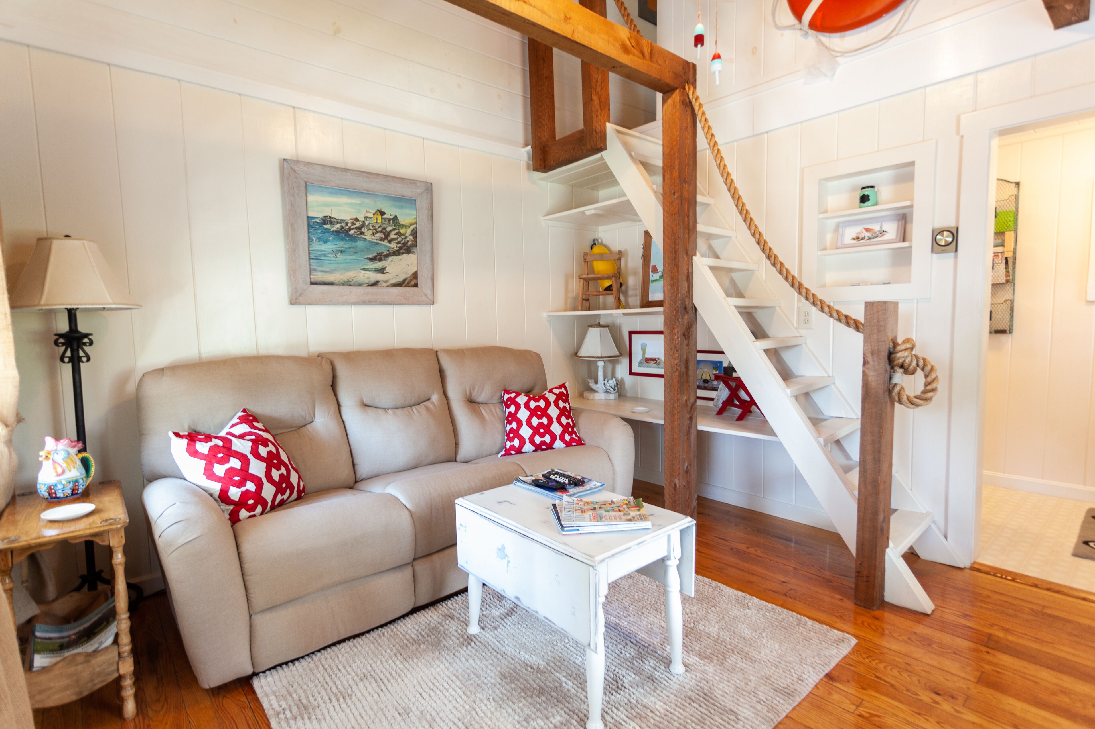 Amazing sunsets/Cozy cottage/Ocean view/Hidden Gem  (Non-Smoking community!)