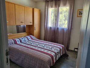 2 bedrooms, iron/ironing board, travel cot, free WiFi - T3 55 M2 villa sleeps 4 terrace and garden near the beaches and amenities (Porto-Vecchio)