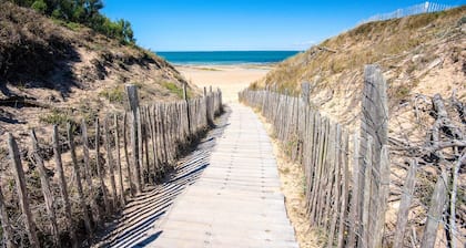 Maison de famille : calme, soleil, cĆur du village, jardin + studio indĂ©pendant