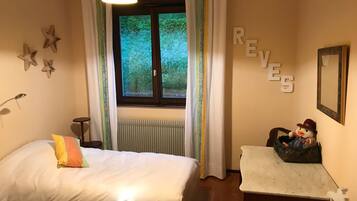 3 bedrooms, iron/ironing board, travel crib, WiFi