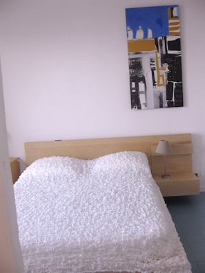 3 bedrooms, desk, iron/ironing board, travel crib - In front... only the sea (Carqueiranne)