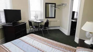 Suite básica, 2 camas de matrimonio, no fumadores, vistas a la ciudad | Wifi gratis y ropa de cama