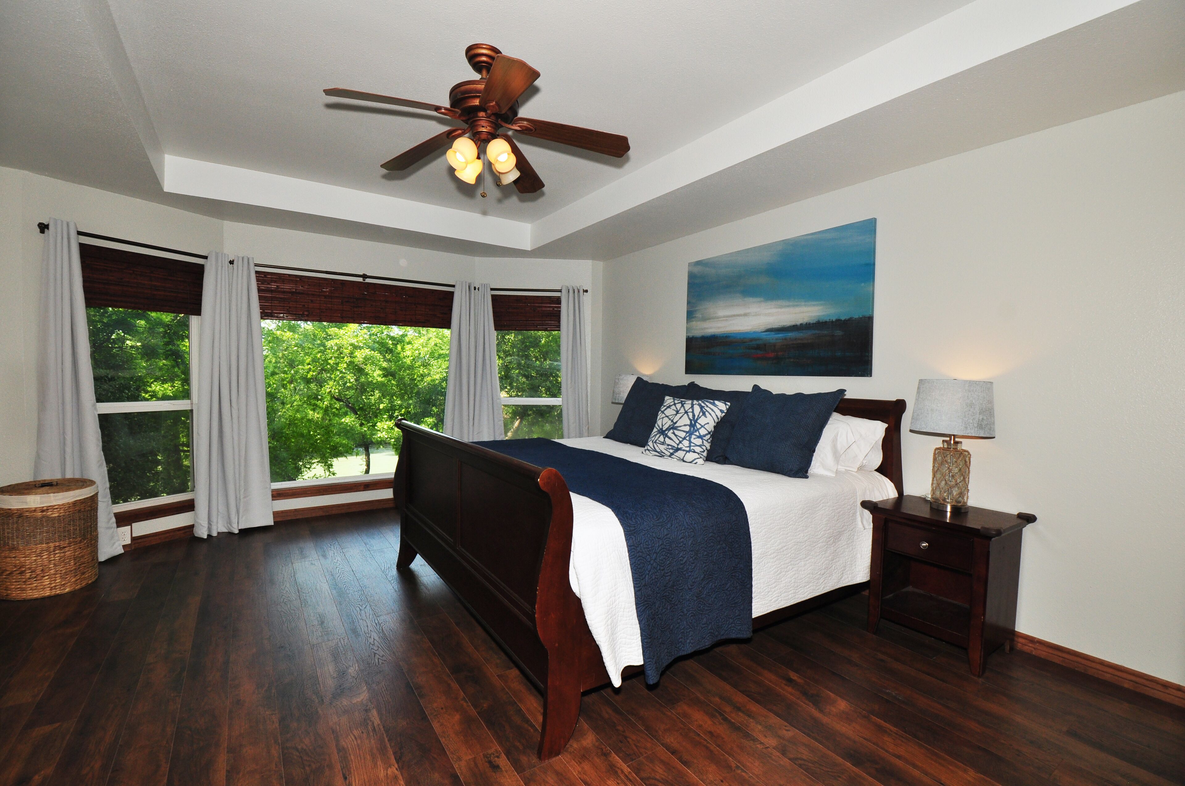 4 habitaciones, tabla de planchar con plancha y cuna de viaje 