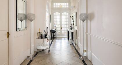 Luxury Flat: 3 min to Heathrow Express & Hyde Park; Private Entrance, Parking.