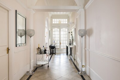 Luxury Flat: 3 min to Heathrow Express & Hyde Park; Private Entrance, Parking.