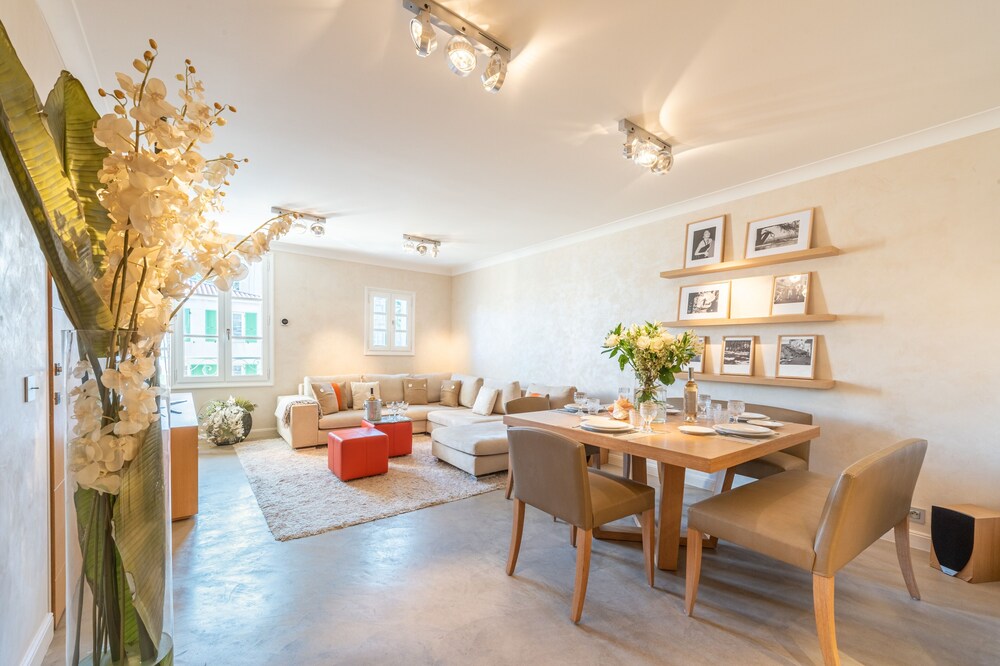 Saint Tropez Prestigious apartment in the heart of the village place de la Garonne