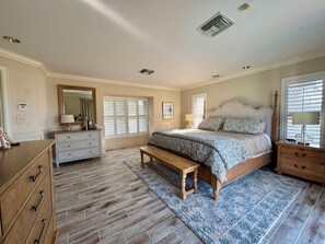 4 bedrooms, iron/ironing board, WiFi, bed sheets