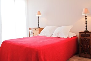 2 chambres, fer et planche à repasser, lit parapluie, Wi-Fi gratuit