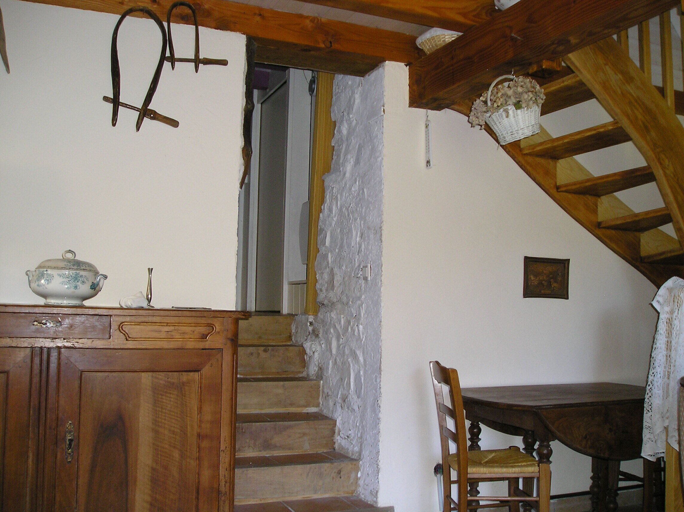 Detached village house 700 m alt south full with small garden
