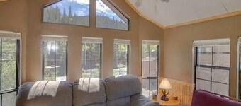 Cozy Cabin on the River. 1 Bed 1 Bath Patio w/  BBQ