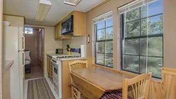 冰箱、微波炉、烤箱、炉灶