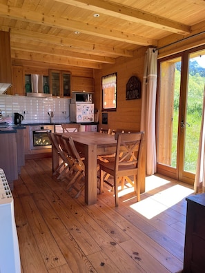 Dining - Chalet in beautiful old hamlet at the start of the most beautiful hikes (Colmars)