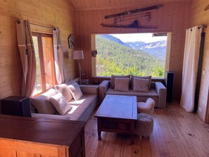 Tv, eldstad, tv-spel och dvd-spelare