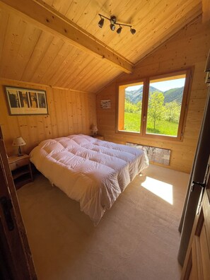 4 室のベッドルーム、WiFi (無料)