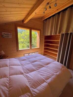 4 bedrooms, free WiFi - Chalet in beautiful old hamlet at the start of the most beautiful hikes (Colmars)