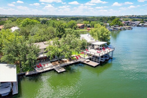 Luxus 5 BR nach Hause, tolle Außenbereiche einschließlich TV, Küche. Bestes Wasser am See!