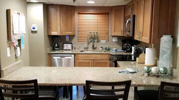 KĂŒhlschrank, Mikrowelle, Ofen, Herdplatte