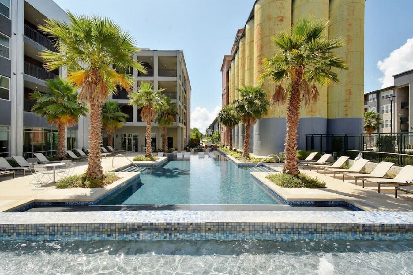 Southtown Modern | Pool | Netflix | Coffee + Tea