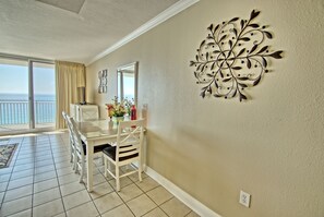 Dining - Emerald Beach Resort 1434, Full Kitchen, 2 BA sleeps 6 (Panama City Beach)