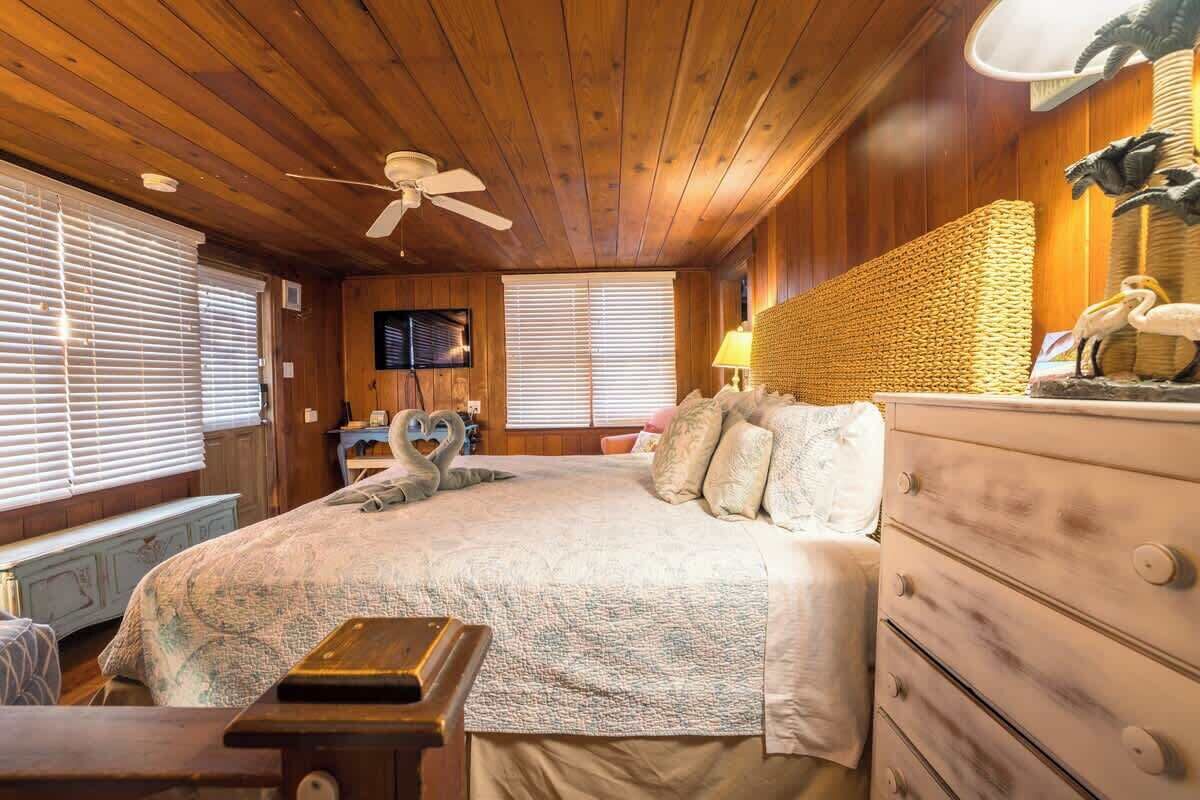 Fer et planche à repasser, lit parapluie, Wi-Fi, draps fournis