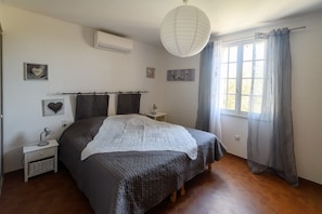 4 chambres, fer et planche à repasser, lit de bébé portatif, Wi-Fi