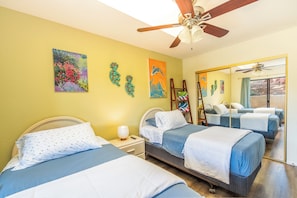 2 bedrooms, desk, iron/ironing board, free WiFi - Red Rock Casita - minutes from Bell Rock w/ Golf/Tennis/Pickleball/Hot Tub/Pool (Sedona)