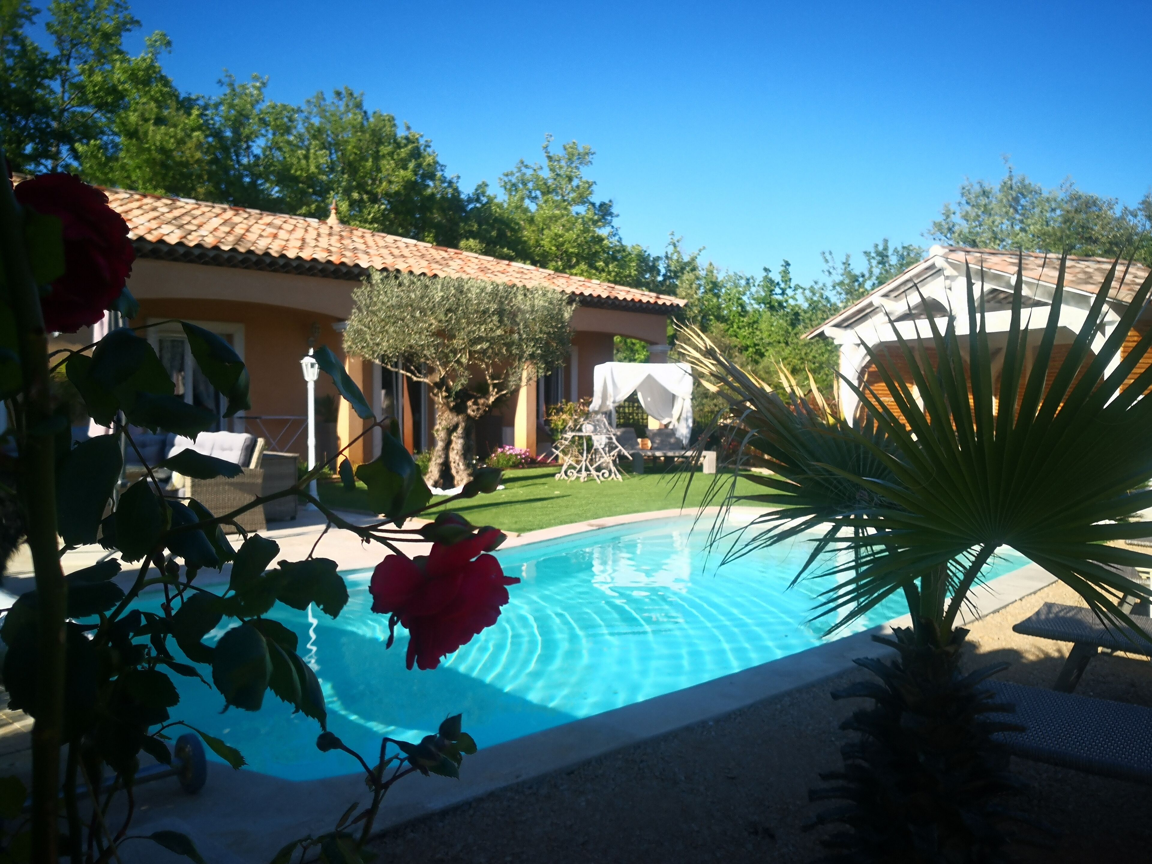 Studio la Chabertine with swimming pool and jacuzzi located between sea and countryside