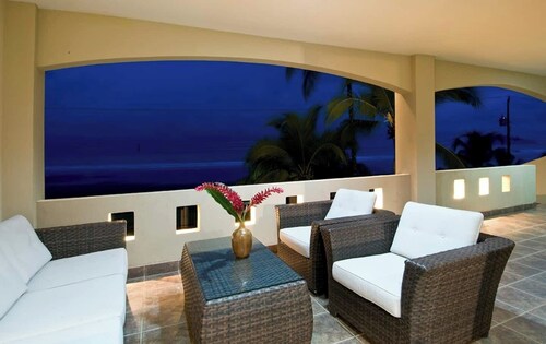 9 BR Luxury Oceanfront Villa South End Of Jaco Beach, Nicest Part of Jaco Beach!
